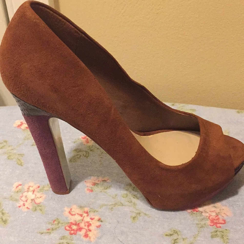 Shoes - Picture 2 of 5